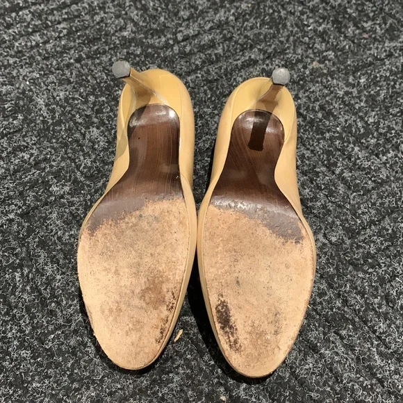 Stuart Weitzman - Picture 6 of 12